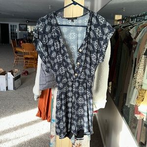 Romper with pockets!! Like new